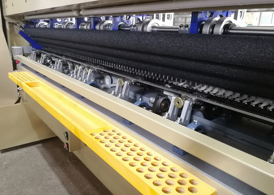 240cm Genişliği 1000rpm Yüksek Hızlı Battaniye Üretimi için Bilgisayarlı Endüstriyel Yorganlama Makinesi