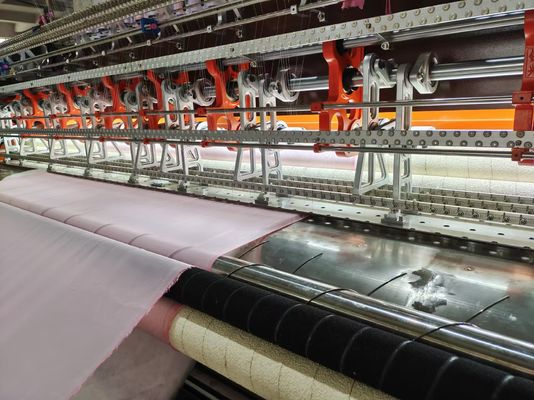 Kenar Kesme Cihazı ile 82 İnç Battaniye Yorgan Yapma Makinesi