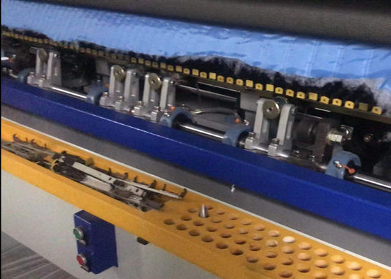 Endüstriyel Yorgan Makinesi Yorganlar/Yorganlar Üretiyor Beyaz Ve Mavi MAX 240m/h