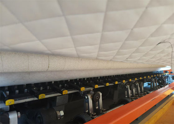 Profesyonel Quilting Makinesi 25.4mm iğne mesafesi ile Endüstriyel Quilting Ekipmanı
