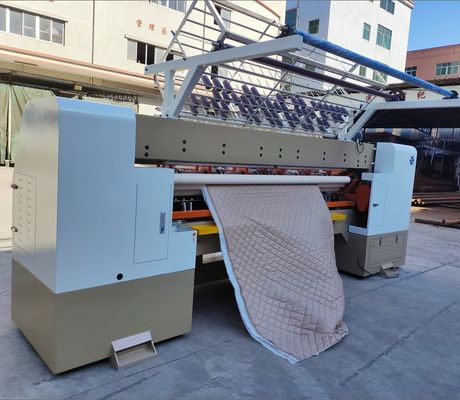 1000RPM 240CM Genişlik Kompüterleştirilmiş Endüstriyel Yorgan Makinesi Duvetler için