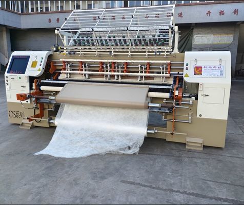 1000RPM 240CM Genişlik Kompüterleştirilmiş Endüstriyel Yorgan Makinesi Duvetler için