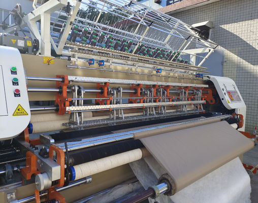 1000RPM 240CM Genişlik Kompüterleştirilmiş Endüstriyel Yorgan Makinesi Duvetler için